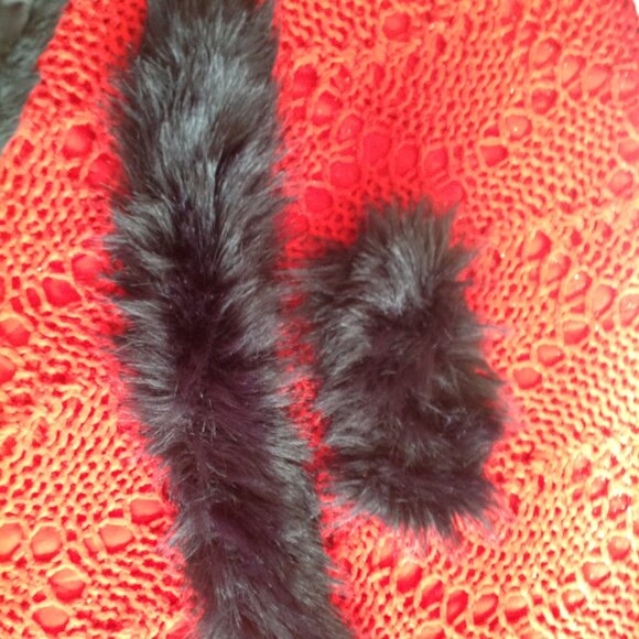 7-Piece Lot Vintage Faux Fur for Wearing, Repairing Or Crafting - Picture 4 of 8